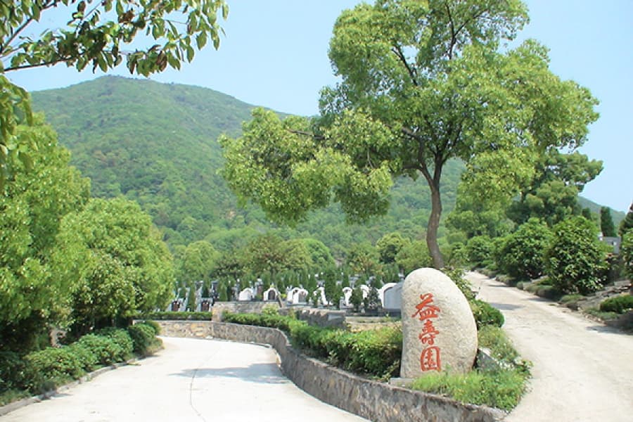 杭州龙居寺公墓有哪些墓地可供选择？
